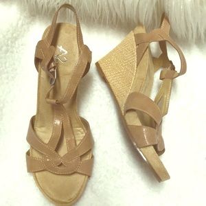 A2 Tan Wedges